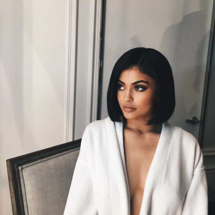 Кайли Дженнер стрижка