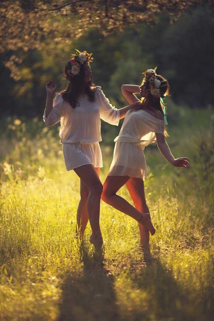 Фотосессия подруг на природе