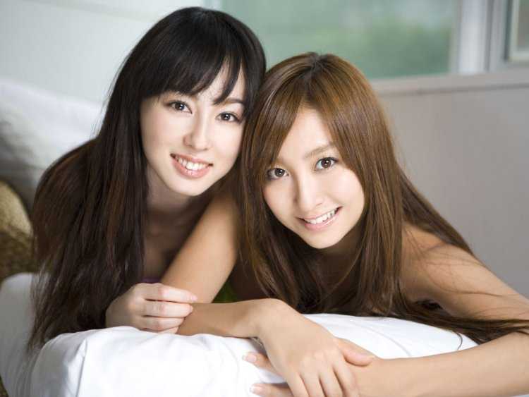 Две японки Akiyama Aya Kiguchi