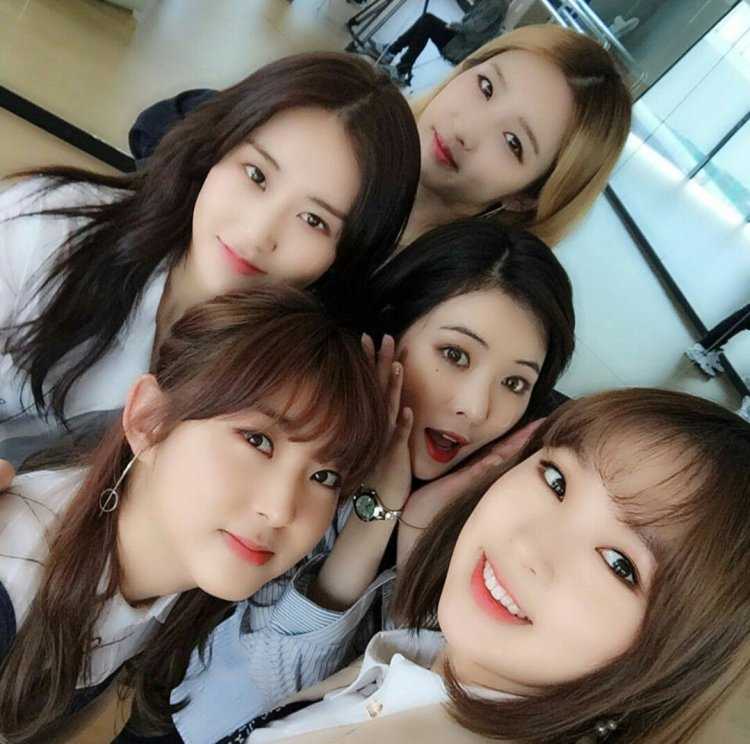 Три корейские девушки