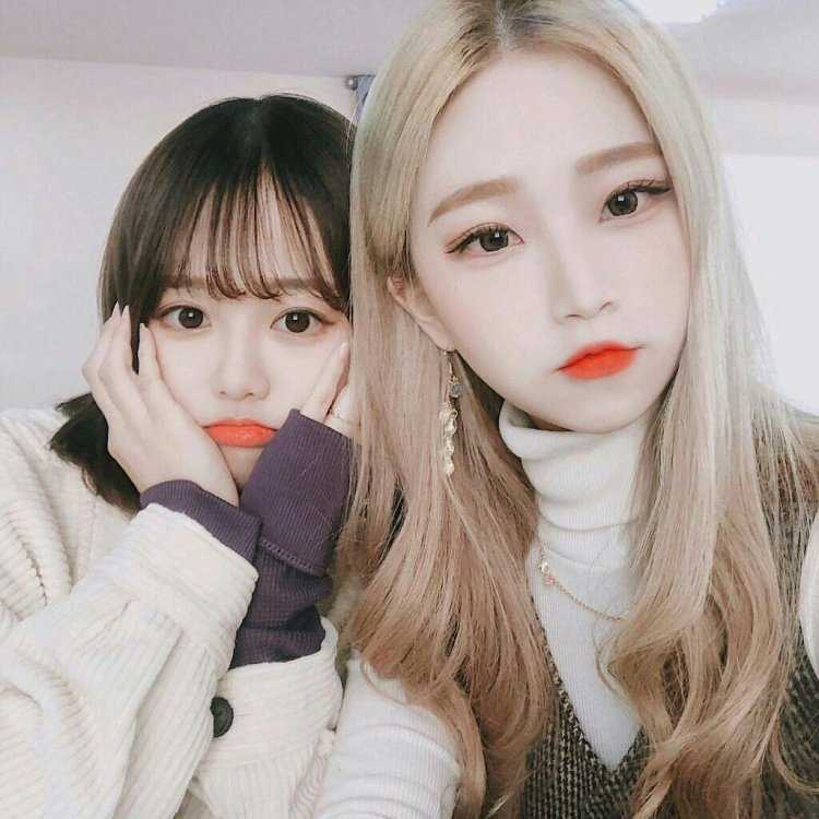 Две кореянки подруги
