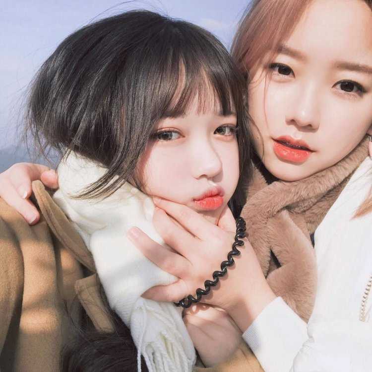 Две кореянки