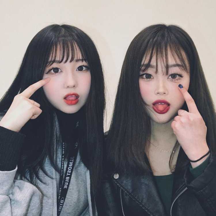 Две кореянки подруги