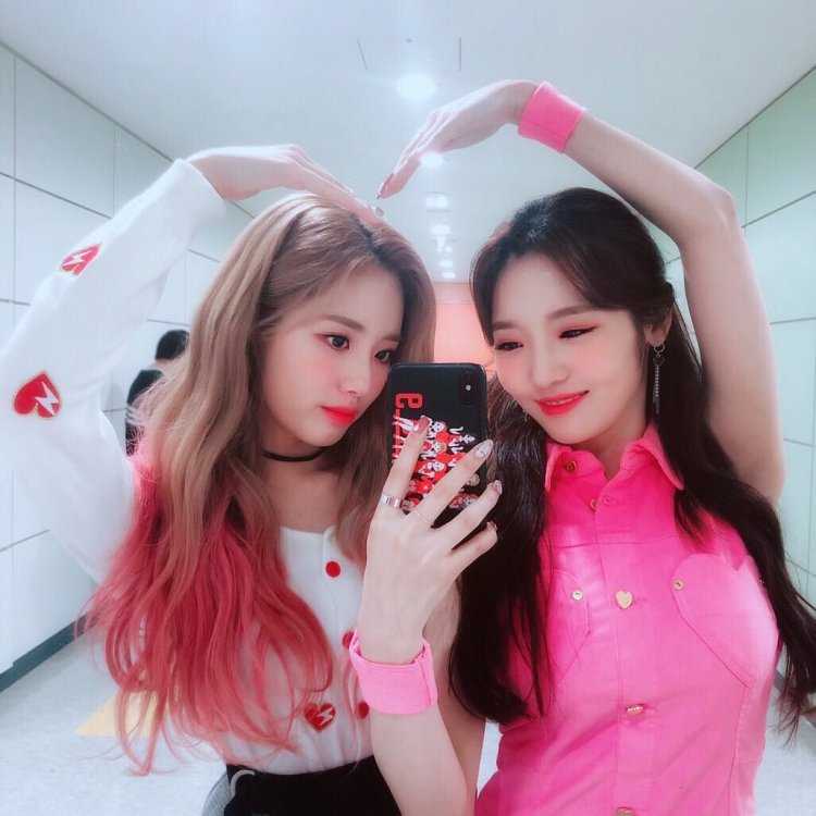 Две кореянки подруги