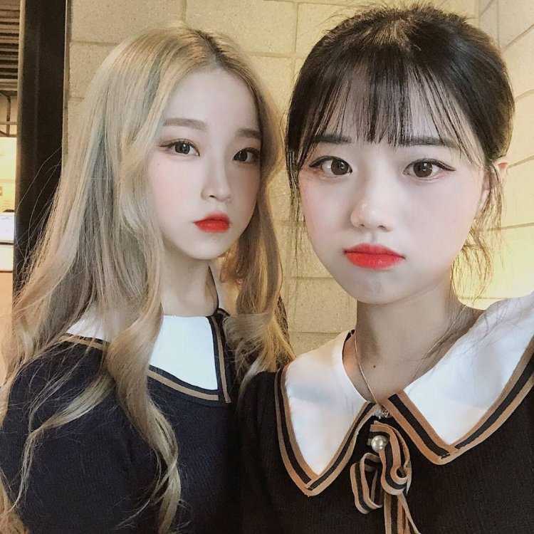 Две корейские девушки