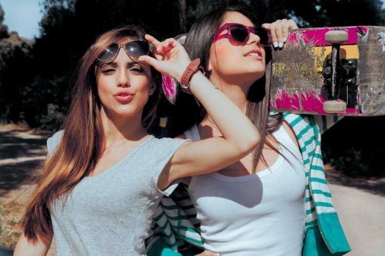 Красивые подруги