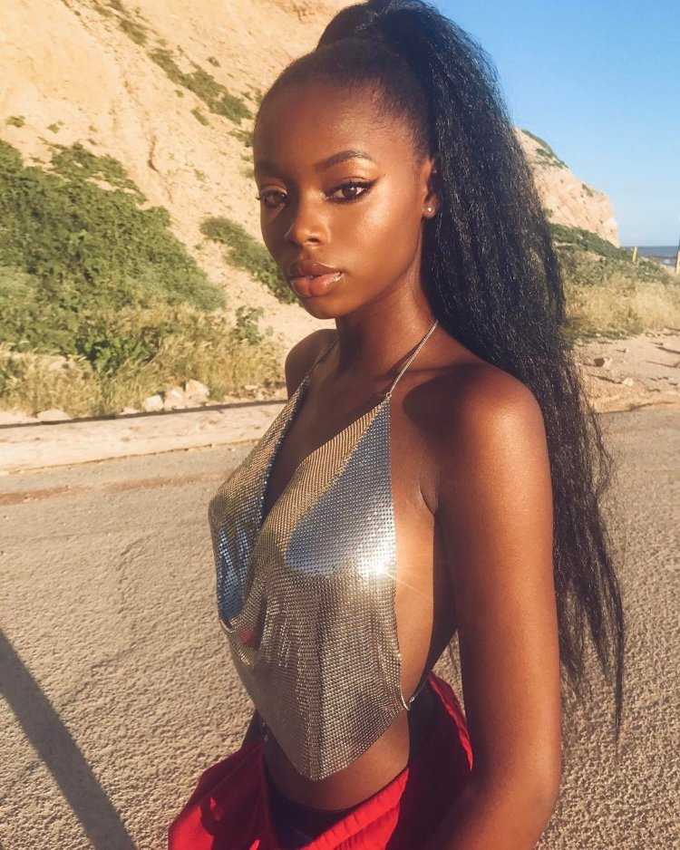 Красивая чернокожая девушка Инстаграм