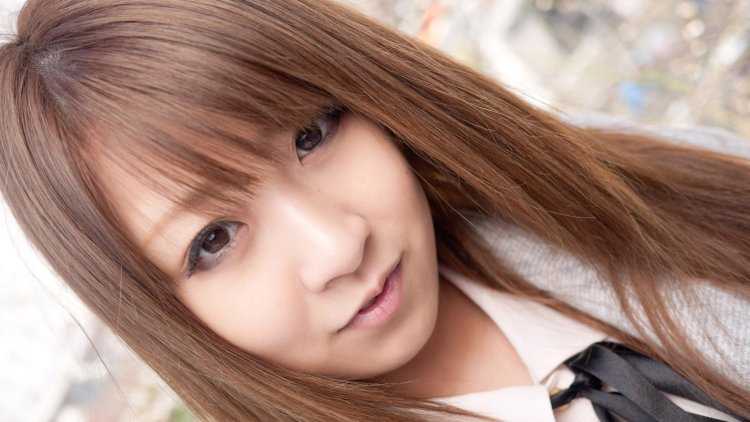 Японка с голубыми глазами