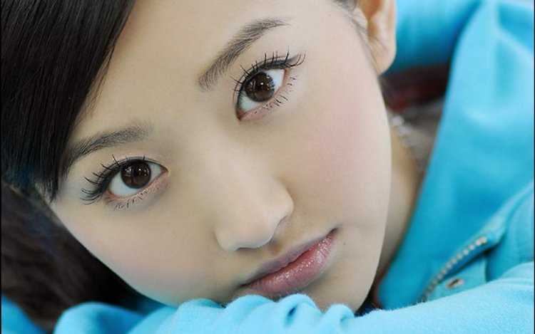 Глаза азиатки