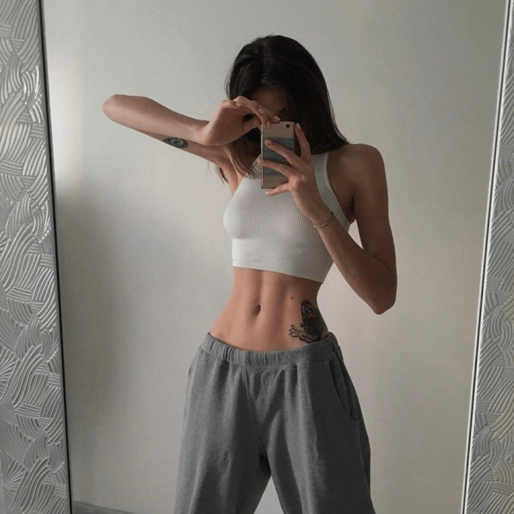 Соблазнительные формы ухоженных дам