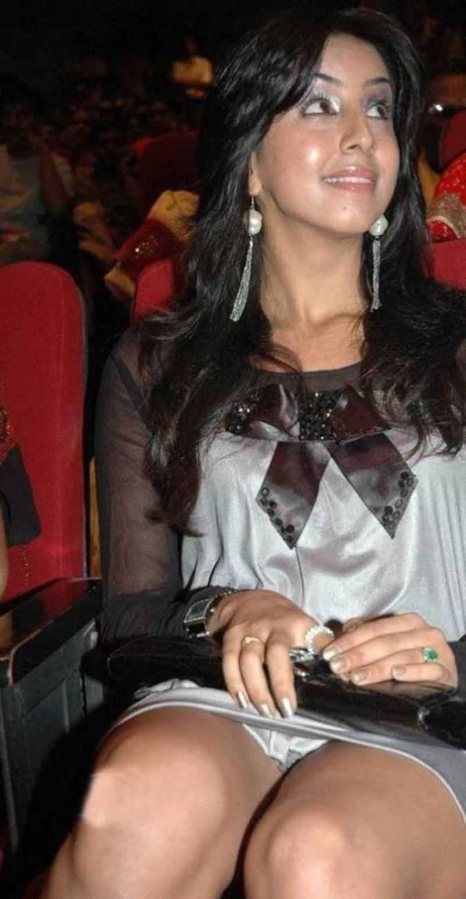 Каджал Агарвал в обтягивающем купальнике