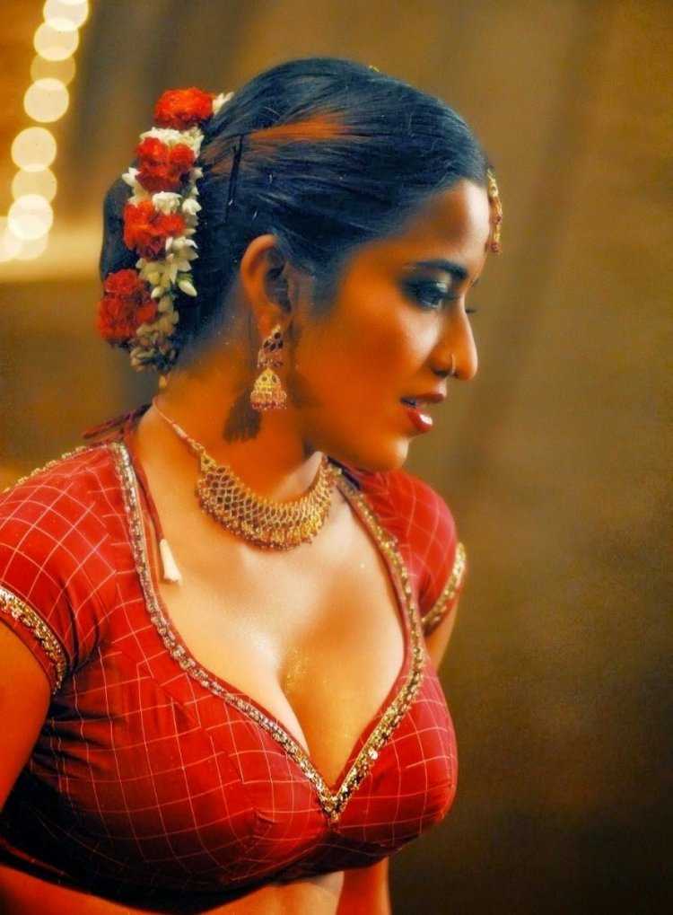 Индийские красавицы в чулках