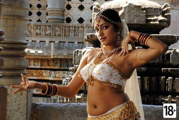 Сексуальные индийские дамы в купальниках