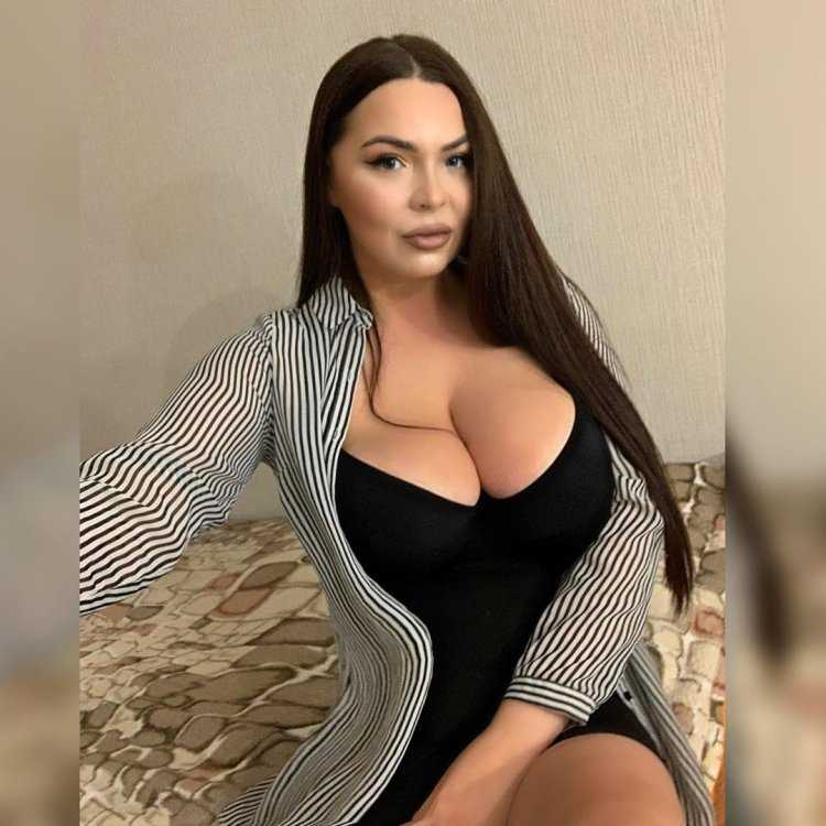 Miss Oversized Анна Майер