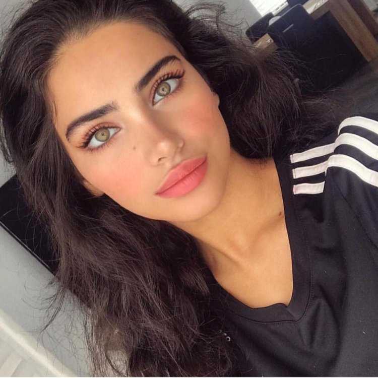 Негин Галавант 17-летняя иранка