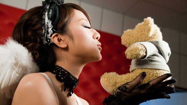 Девушка с закрытыми глазами