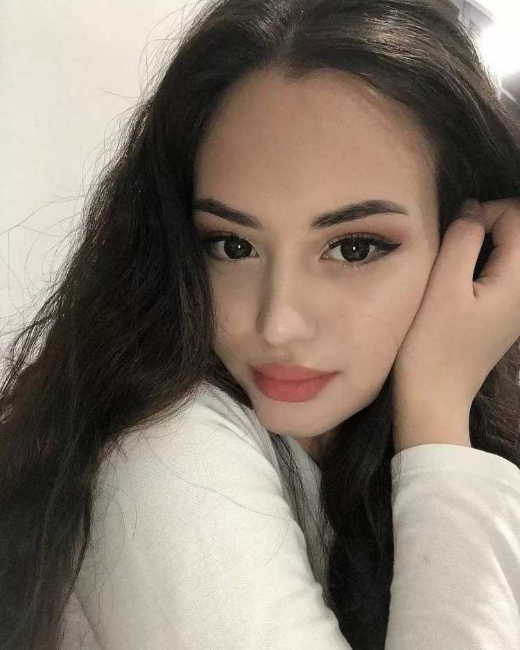 Айжан Асемова мейкап