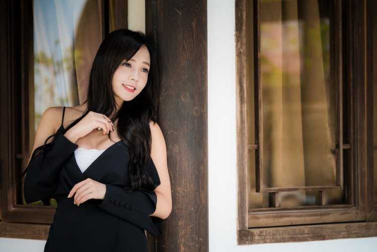 Азиатские девушки с черными волосами