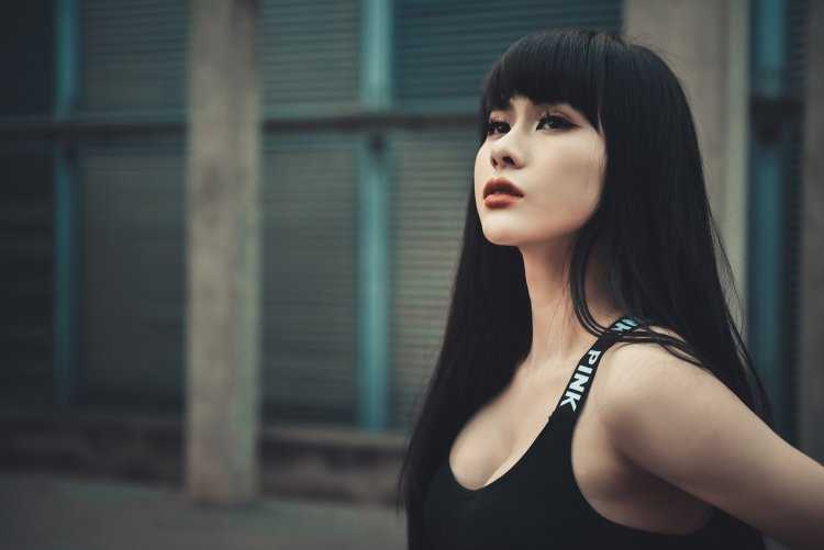 Азиатские девушки с черными волосами