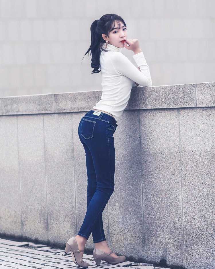 Корейские девушки в лосинах