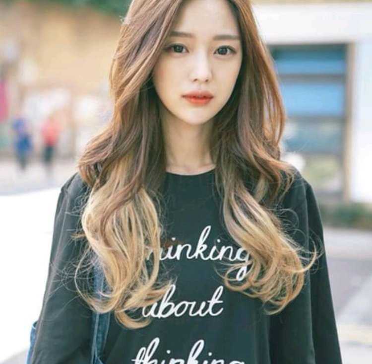 Соблазнительные корейские красавицы с пышными волосами