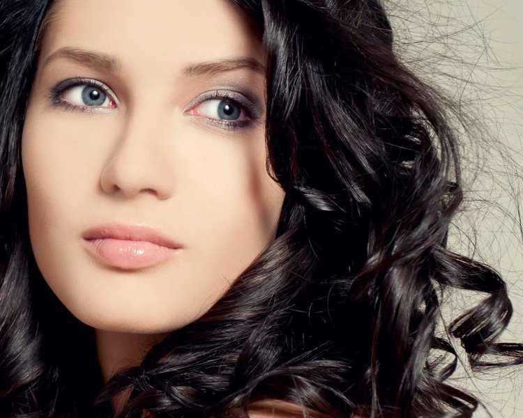 Макияж для голубоглазых брюнеток
