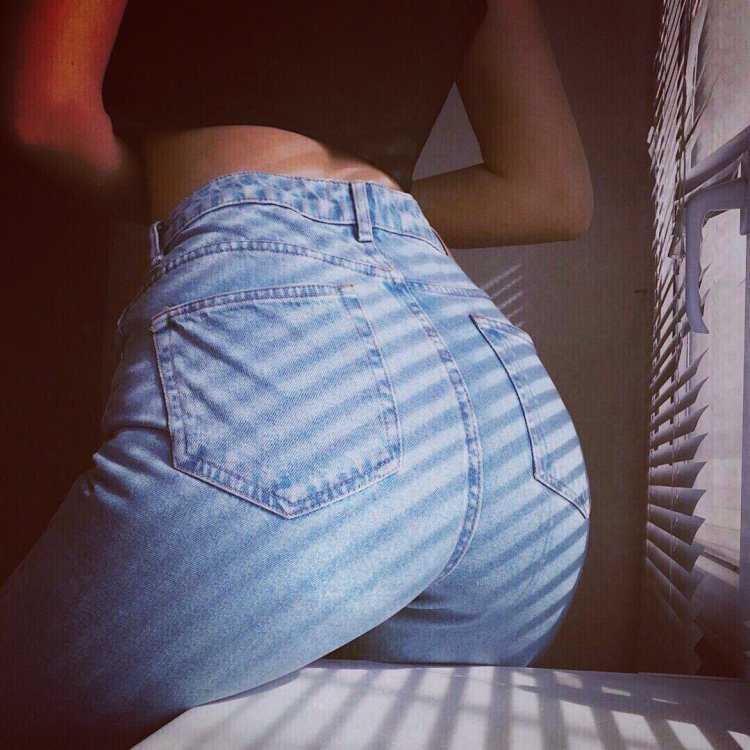 Красивые попки в купальниках