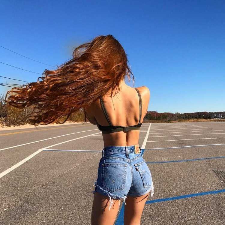 Девушка сзади