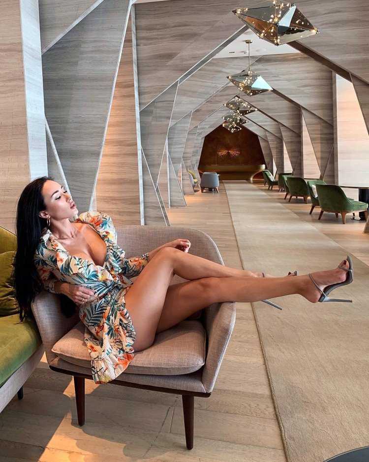 Юлия Зиверт босиком