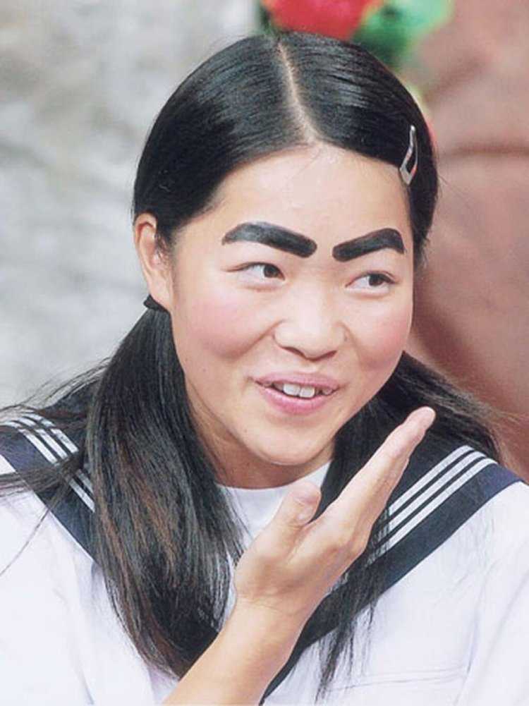 Огромные брови