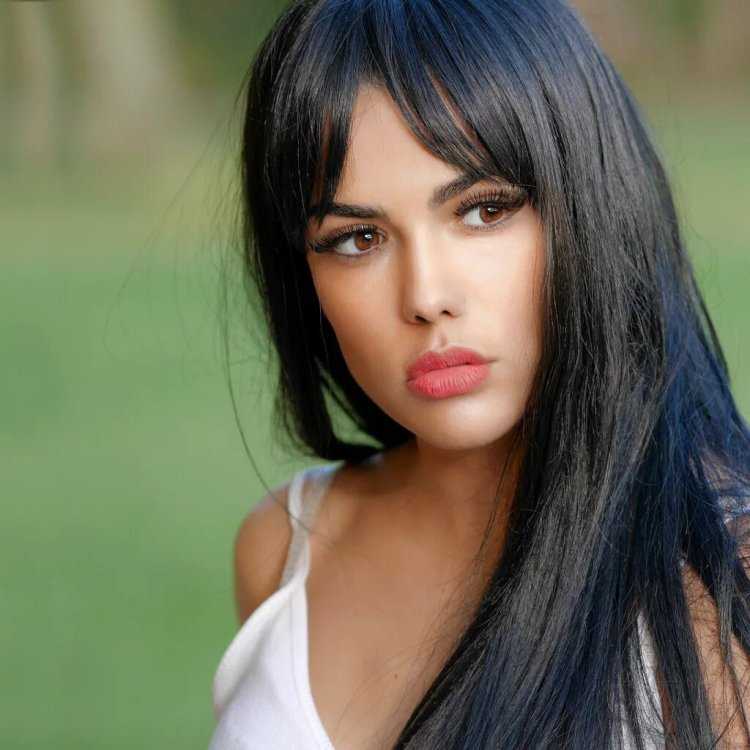 Модель американская брюнетка59