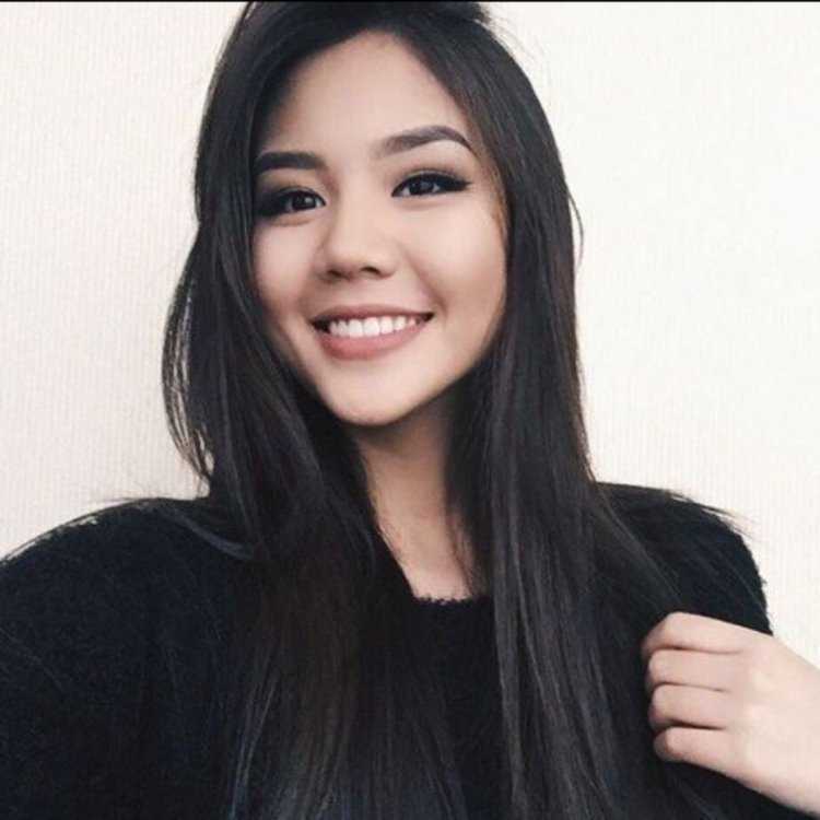 Казашки Айжан Асемова