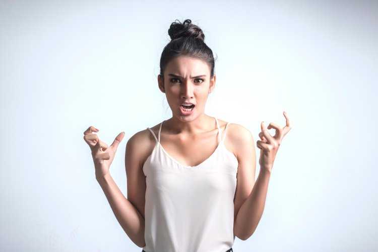 Девушка возмущена