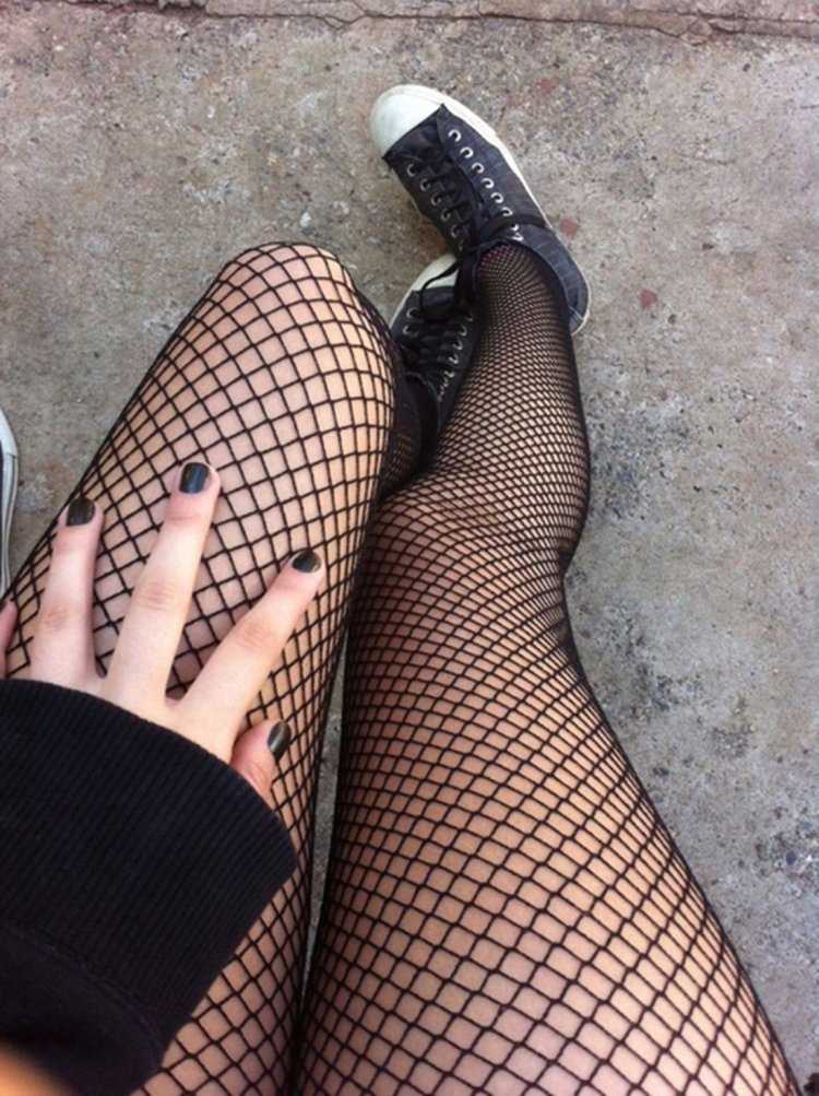 В сеточку колготки тянки