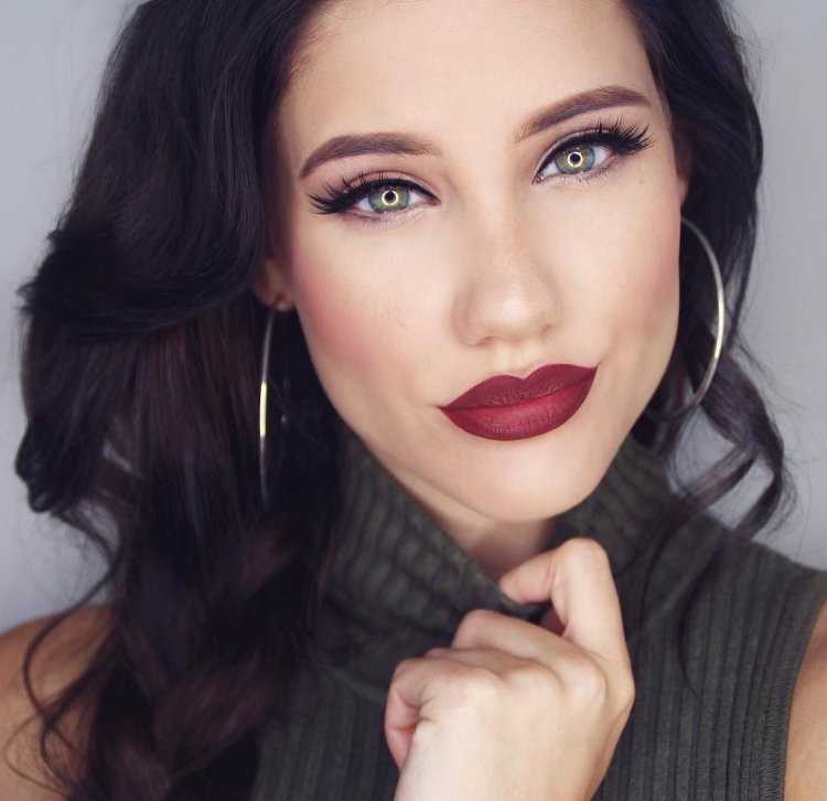 Бордовая помада