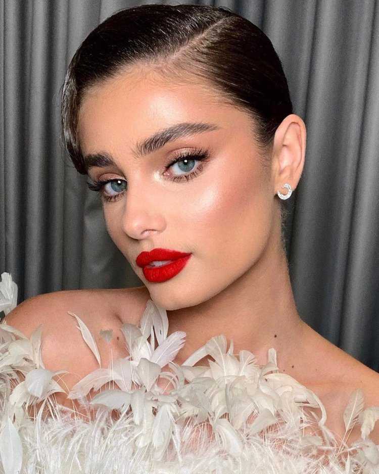 Тейлор Хилл с короткими волосами