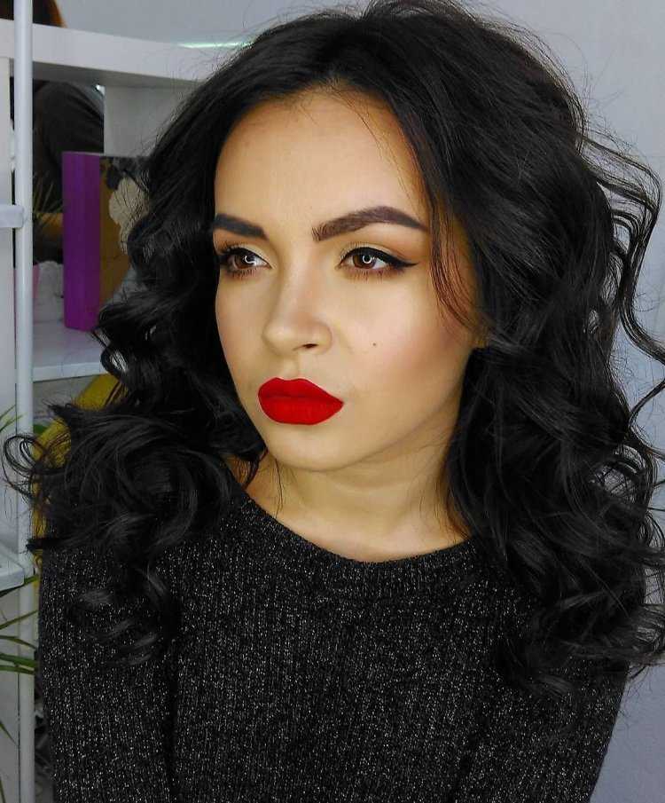 Черные волосы красная помада