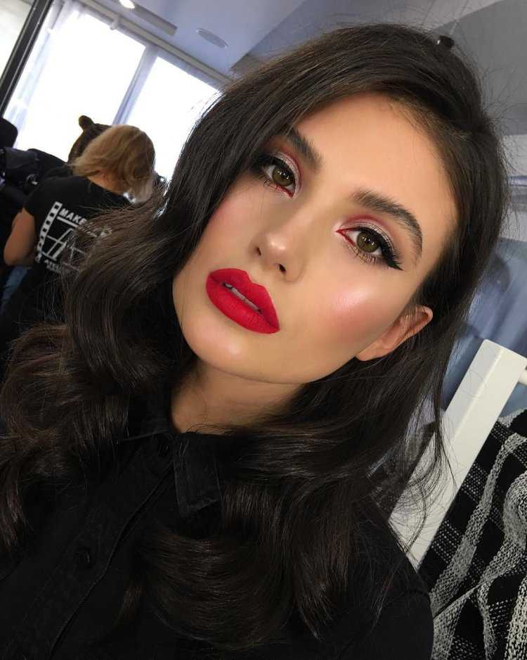 Макияж с красной помадой