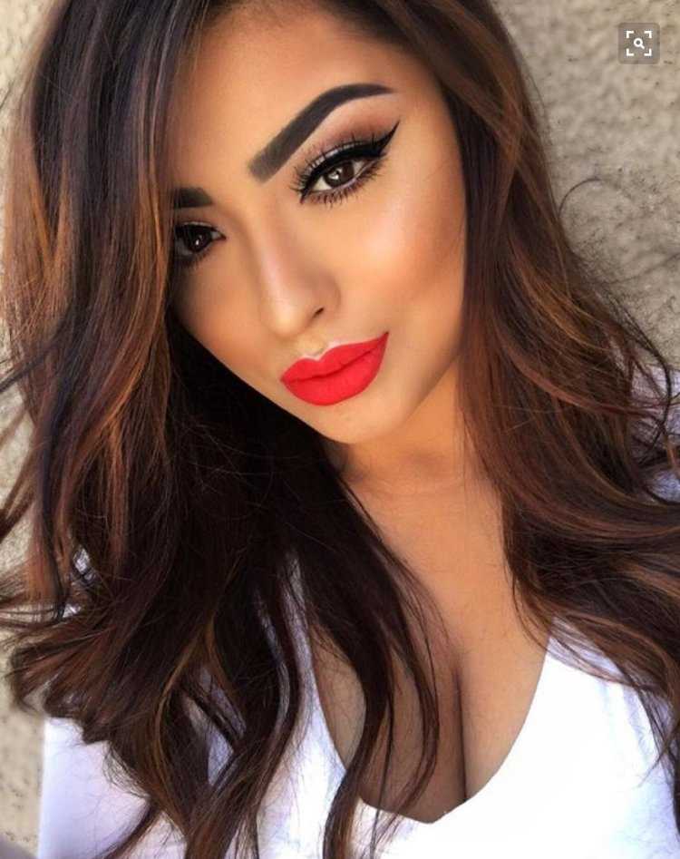 Макияж с красными губами для карих глаз