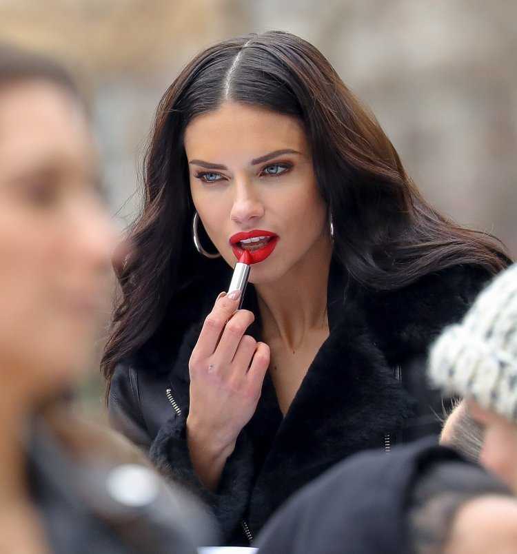 Адриана Лима помада