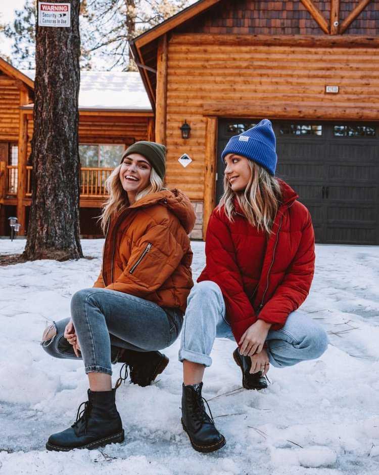 Фотосессия подруг на улице зимой