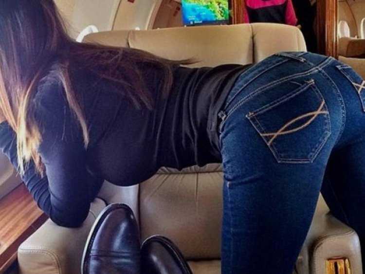 Спустила легинсы