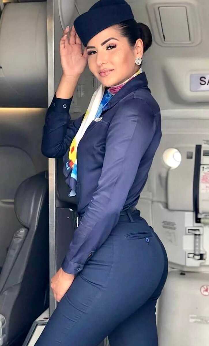 Рианнон Райдер стюардесса