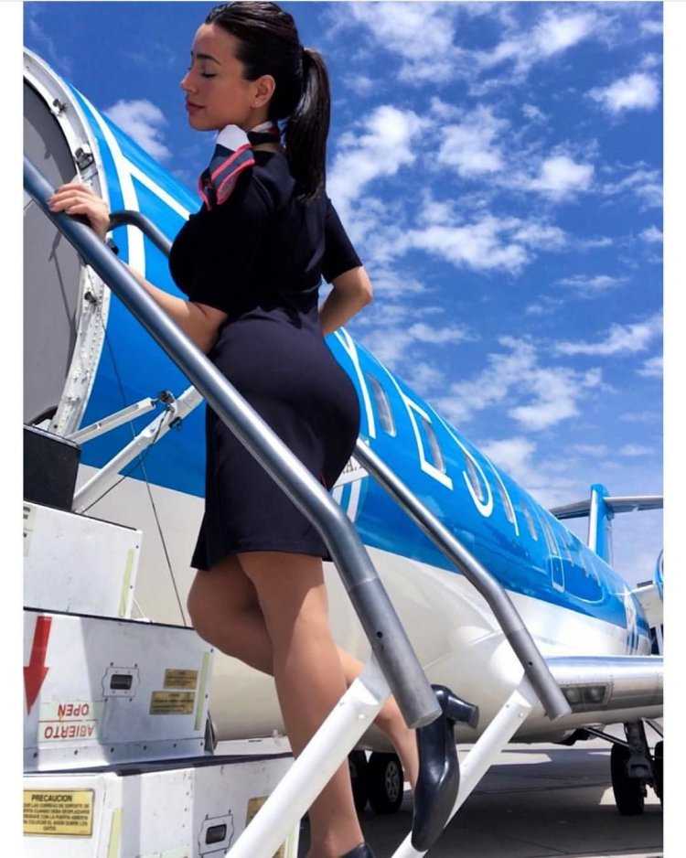 Кристина ухринова в костюме стюардессы