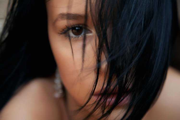 Простая брюнетка29