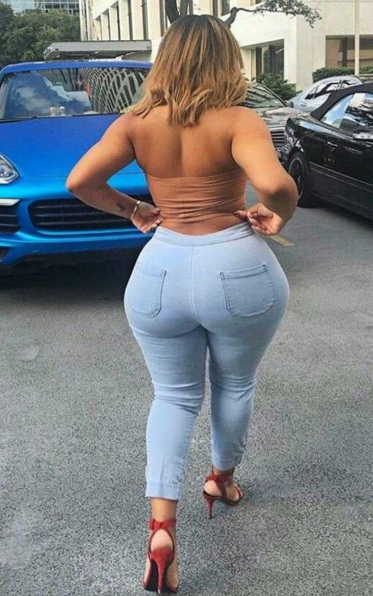 Арабелла плюс-сайз, у нее очаровательные формы