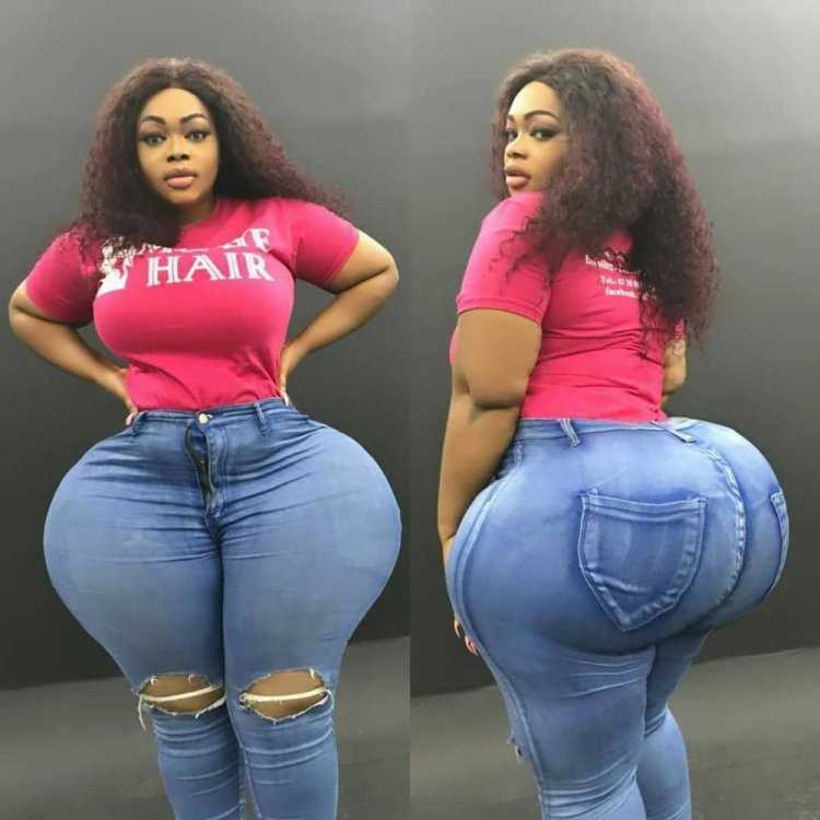 Эудокси Яо в купальнике