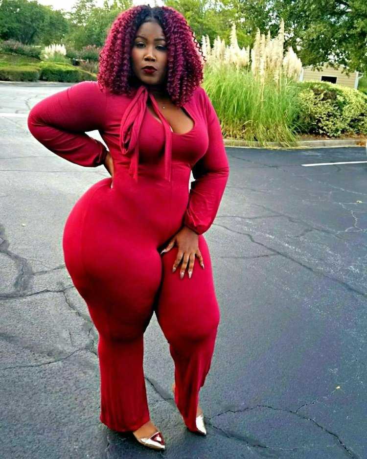 Огромные бедра