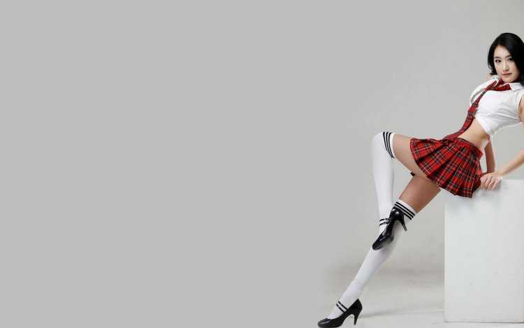 Азиатские девушки в юбках