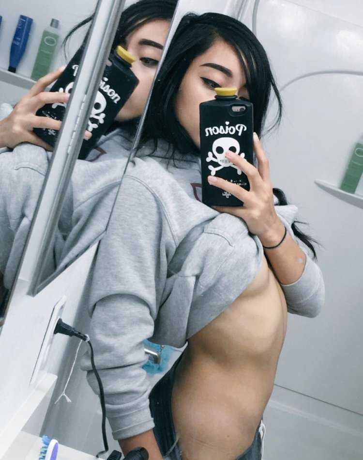 Лина Йонг secretary